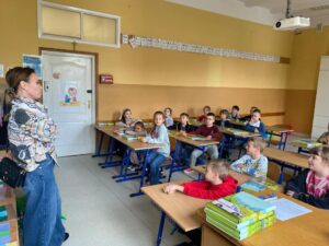 Wręczenie nagrody za udział w konkursie „Udekoruj Zająca”